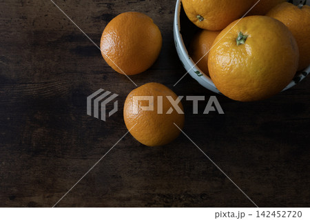 Fresh oranges arranged on a rustic wooden surface Fresh oranges arranged on a rustic wooden surface 142452720
