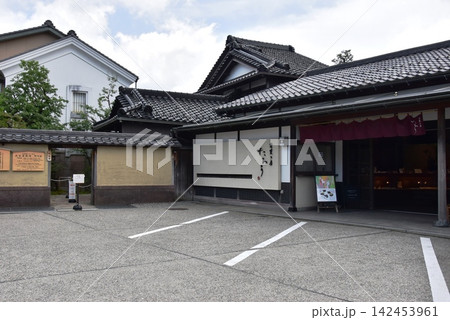 金沢市 長町武家屋敷跡の野村家と茶華工房 金沢市 長町武家屋敷跡の野村家と茶華工房 142453961