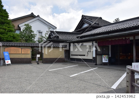 金沢市 長町武家屋敷跡の野村家と茶華工房 金沢市 長町武家屋敷跡の野村家と茶華工房 142453962