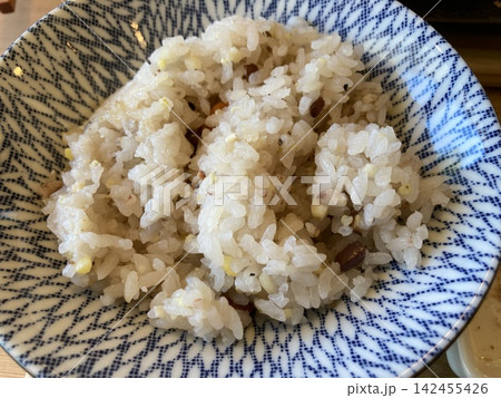 盛られた雑穀米 盛られた雑穀米 142455426