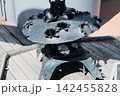 戦艦三笠の被弾した鉄板で作られた歴史的な雪見灯籠 横須賀 142455828
