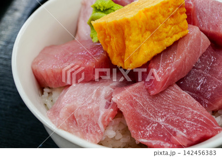 マグロの海鮮丼 142456383