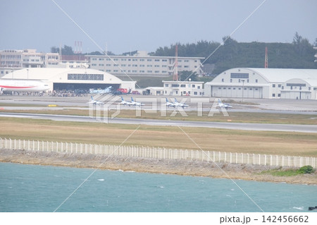 離陸前のブルーインパルス 離陸前のブルーインパルス 142456662