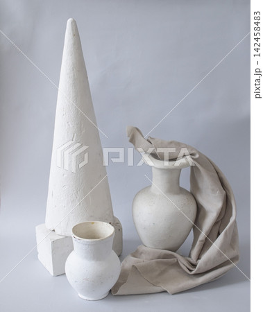 Geometric shapes and decorative bracket arranged on a neutral background. Still life made of plaster molds for teaching drawing in art school. Back to school concept. Geometric shapes and decorative bracket arranged on a neutral background. Still life made of plaster molds for teaching drawing in art school. Back to school concept. 142458483