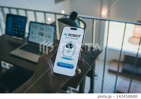 スマートフォンでAIロボットを操作する手 142458680