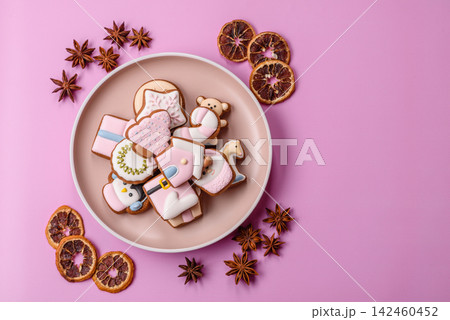 Sweet, colorful, homemade Christmas gingerbread cookies. Christmas gingerbread cookies 142460452