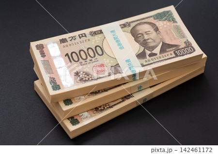300万円分の札束 142461172
