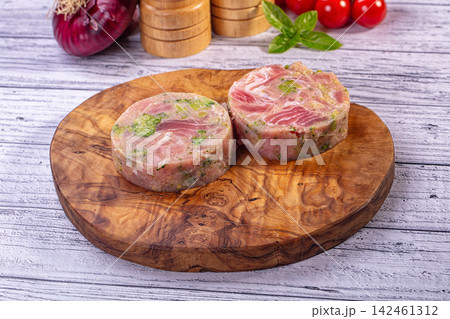 Raw tuna and broccoli medallions on wooden board with fresh vegetables Raw tuna and broccoli medallions on wooden board with fresh vegetables 142461312