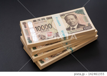 400万円分の札束 142461355
