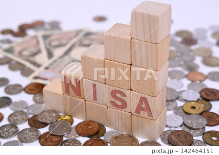 NISAと日本円の硬貨 142464151