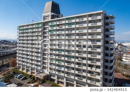 高層団地とさわさかな青空 高層団地とさわさかな青空 142464913