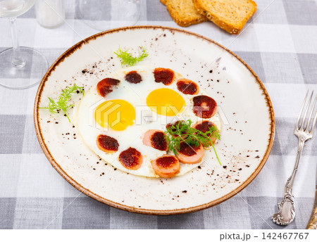 sliced Vienna sausages 142467767