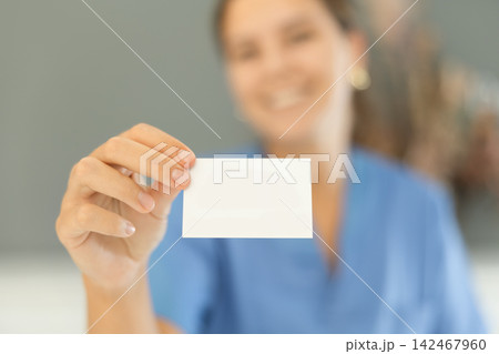 Close-up of business card in female dentist hand 142467960