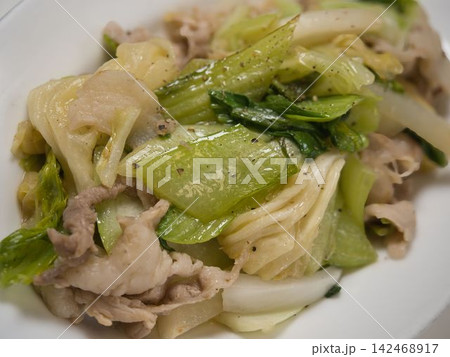 野菜炒め、手作り、手料理、妻の手料理、家庭の味、我が家の味、愛情料理、夕食、晩御飯、家庭の食卓 142468917
