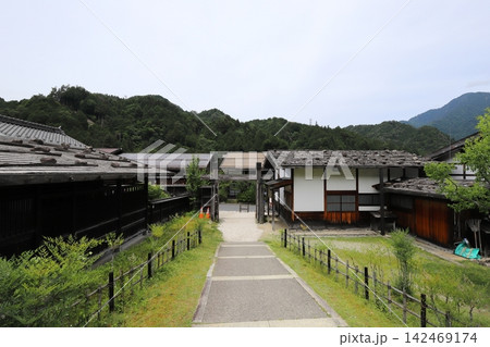 長野　南木曽　妻籠宿　重伝建地区の古い街並み 142469174