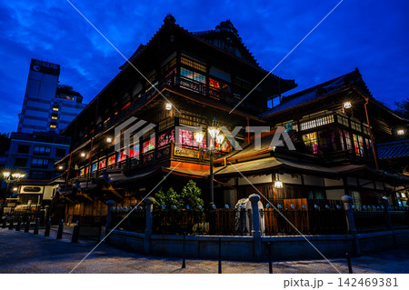 道後温泉の夜明け【愛媛県松山市】 道後温泉の夜明け【愛媛県松山市】 142469381