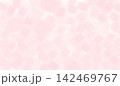 パステル画風のふんわりとしたピンク手描きテクスチャ背景素材 華やかな抽象模様 142469767