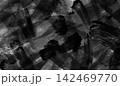 荒々しい黒い筆タッチと掠れのある墨風背景素材 和モダンなテクスチャ 142469770