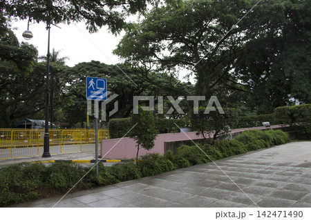 Empty city park walkway with an underpass direction sign Empty city park walkway with an underpass direction sign 142471490