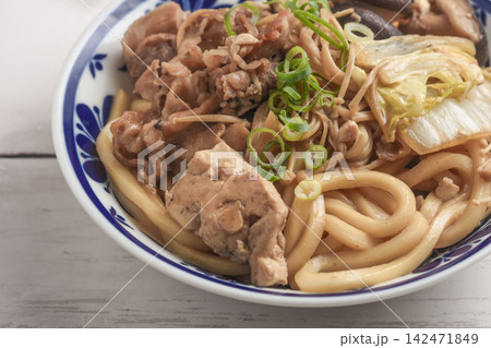 すき焼き風うどん すき焼き風うどん 142471849