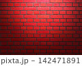 光があたる赤色の壁 142471891