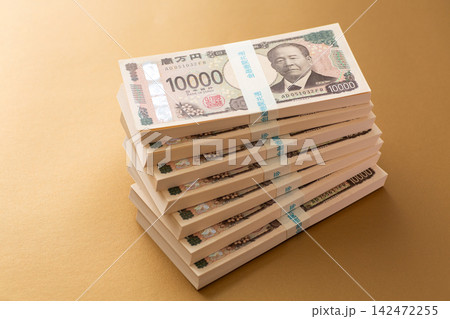 700万円分の札束 142472255