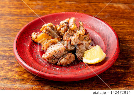 弾力と深い旨味があるひねももの炭火炙り 弾力と深い旨味があるひねももの炭火炙り 142472914