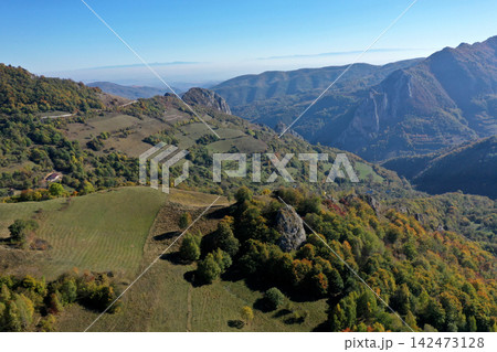 Aerial view of colorful autumn forest covered mountains in the autumn Aerial view of colorful autumn forest covered mountains in the autumn 142473128