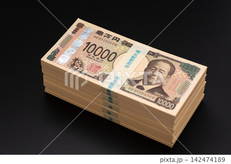 500万円分の札束 142474189