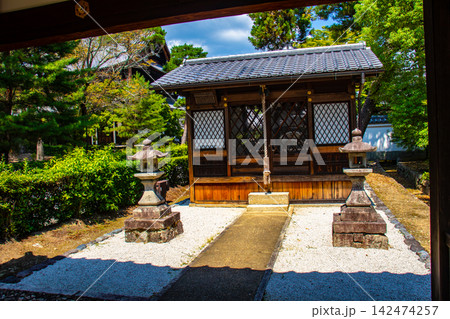 【京都風景】大きな雲が広がる信仰も歴史もある相国寺の夏 142474257