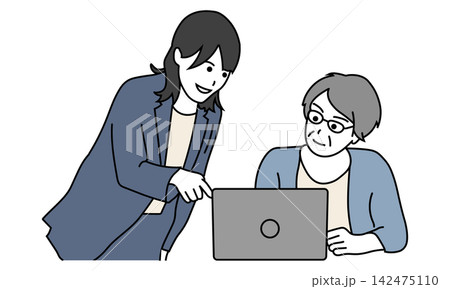 シニア女性にパソコンの使い方を教える女性 シニア女性にパソコンの使い方を教える女性 142475110