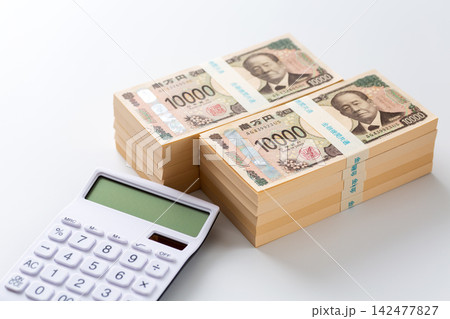 1000万円分の札束と電卓 1000万円分の札束と電卓 142477827