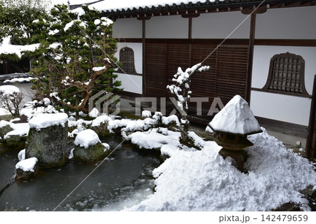 滋賀 西教寺 裏書院庭園の冬 滋賀 西教寺 裏書院庭園の冬 142479659