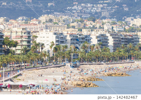 真夏の南フランスのニースの海の風景 142482467