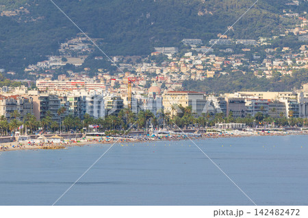 真夏の南フランスのニースの海の風景 真夏の南フランスのニースの海の風景 142482472