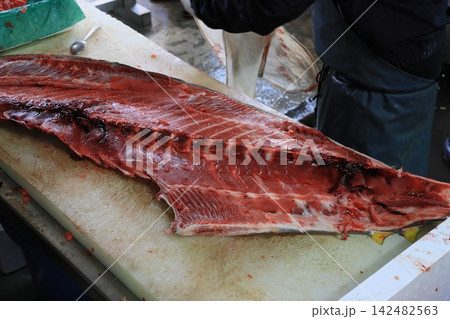 本マグロの中落ち 中落ちのすき取り 本マグロの中落ち 中落ちのすき取り 142482563