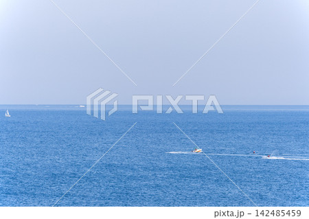 真夏の南フランスのニースの海の風景 真夏の南フランスのニースの海の風景 142485459