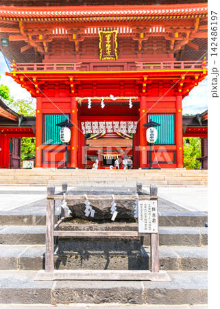 富士山本宮浅間大社　鉾立石と楼門　富士宮市 142486197