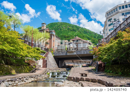 温泉街の風景【下呂温泉 せせらぎの小径】《岐阜県下呂市》 温泉街の風景【下呂温泉 せせらぎの小径】《岐阜県下呂市》 142489740