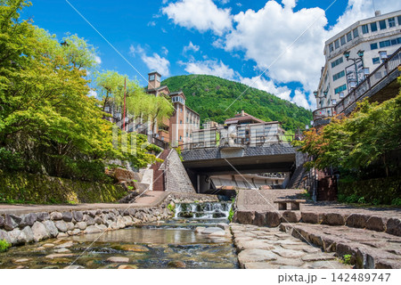 温泉街の風景【下呂温泉 せせらぎの小径】《岐阜県下呂市》 142489747