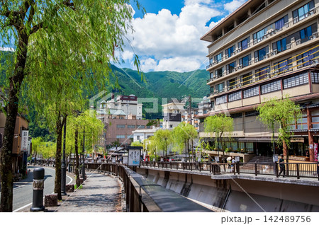 温泉街の風景【日本三名泉 下呂温泉】《岐阜県下呂市》 温泉街の風景【日本三名泉 下呂温泉】《岐阜県下呂市》 142489756