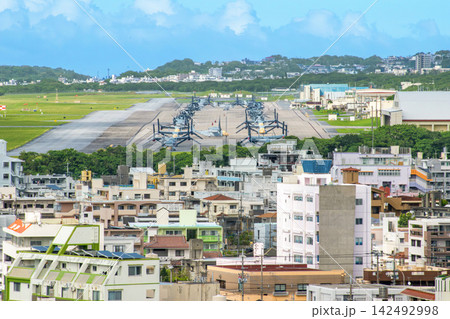 嘉数高台から望む普天間飛行場 嘉数高台から望む普天間飛行場 142492998