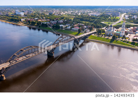 Drone view of the city of Rybinsk with the bridge over the Volga River 142493435
