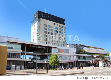 南海電車和歌山市駅と和歌山市民図書館 南海電車和歌山市駅と和歌山市民図書館 142494795