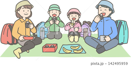 登山・ハイキングで昼食を食べる家族 登山・ハイキングで昼食を食べる家族 142495959