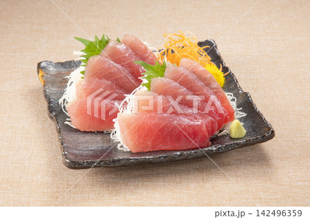 キハダマグロの刺身 142496359