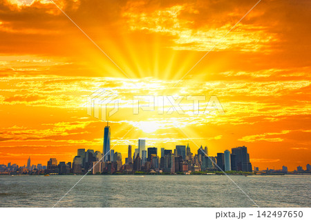 ニューヨーク・マンハッタンの美しい夕景 142497650
