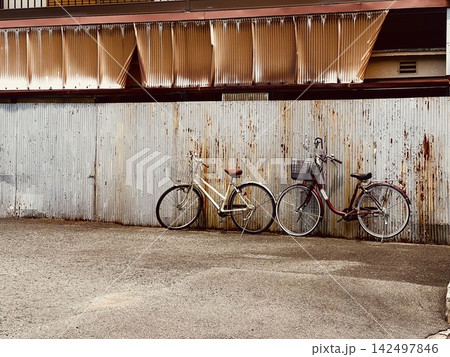 赤い自転車 142497846