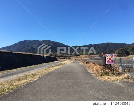 田舎道の景色 田舎道の景色 142498043