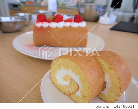 ロールケーキ ロールケーキ 142499011